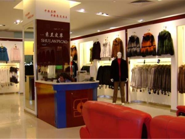 束兰女装店铺展示