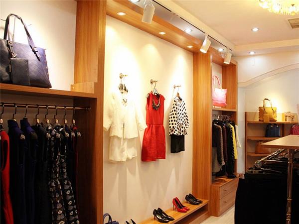 时代宠儿女装店铺展示
