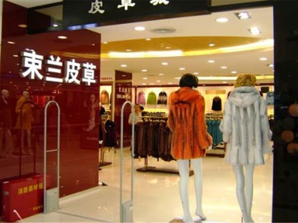 束兰女装店铺展示