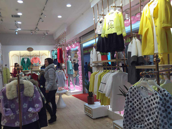 悠媤莉女裝店鋪展示