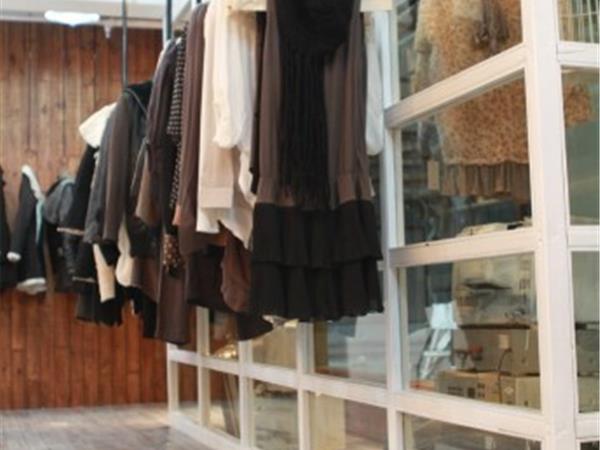 束草女装店铺展示