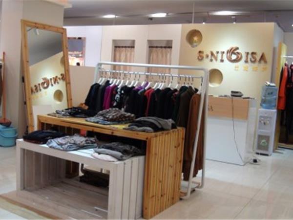 思妮維薩女裝店鋪展示