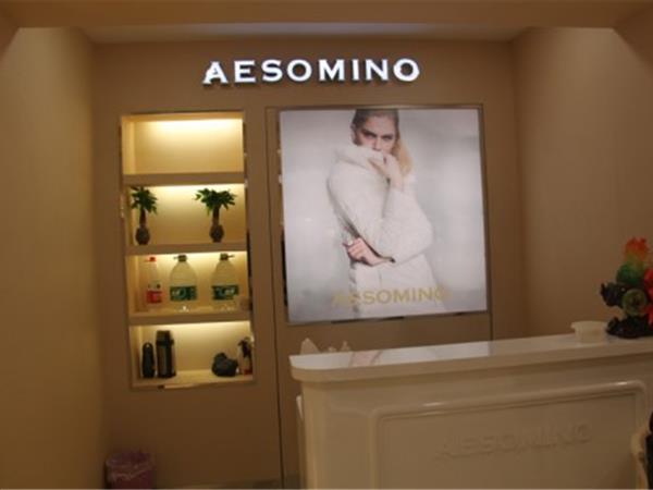 AESOMINO女装店铺展示