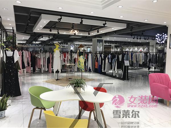 雪莱尔服饰女装店铺展示