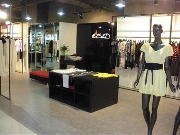 蕾絲蓮黛女裝店鋪展示
