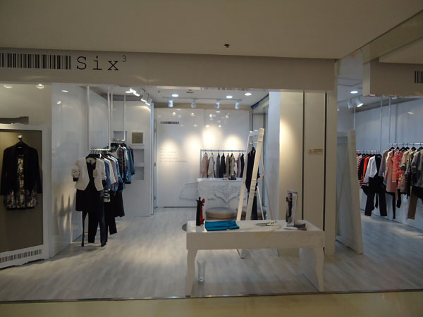 陆立方女装店铺展示