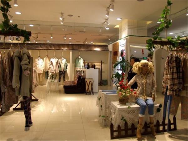 依桂瑗女裝店鋪展示