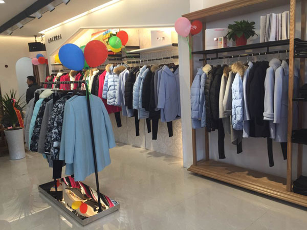 衣秀维妮女装店铺展示