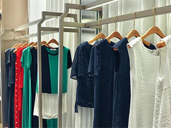 伊締莎女裝店鋪展示