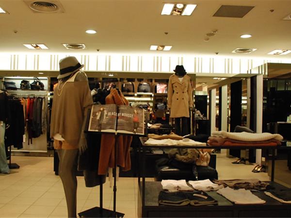 Black by Moussy女装店铺展示