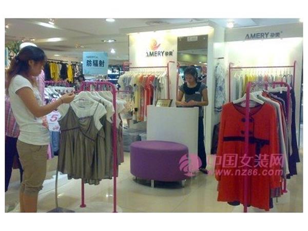 孕美女装店铺展示