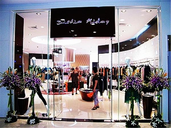 迪斯廷.凯女装店铺展示