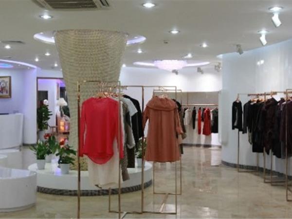 诗曼可女装店铺展示