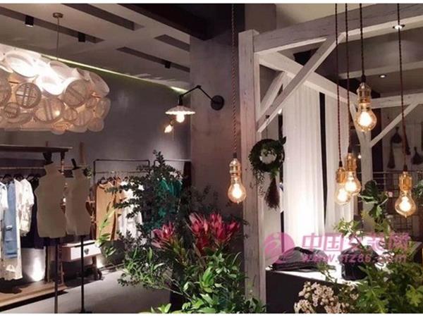 回甘女裝店鋪展示