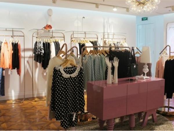 耶尼爾女裝店鋪展示