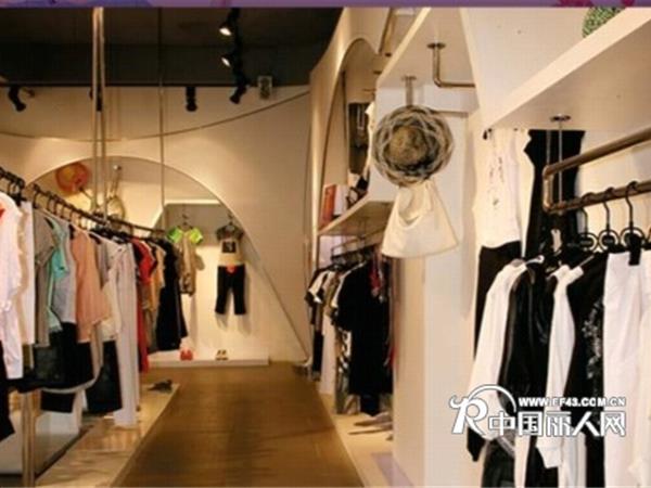 雨辉女装店铺展示