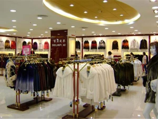 束兰女装店铺展示