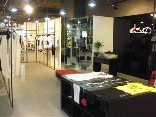 蕾絲蓮黛女裝店鋪展示