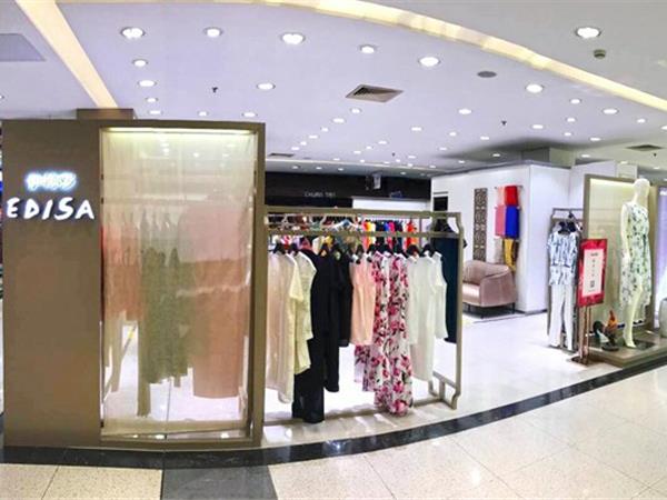 伊締莎女裝店鋪展示