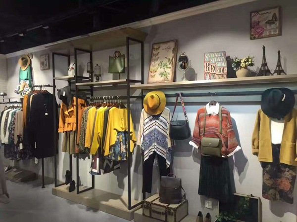 時尚自由點女裝店鋪展示