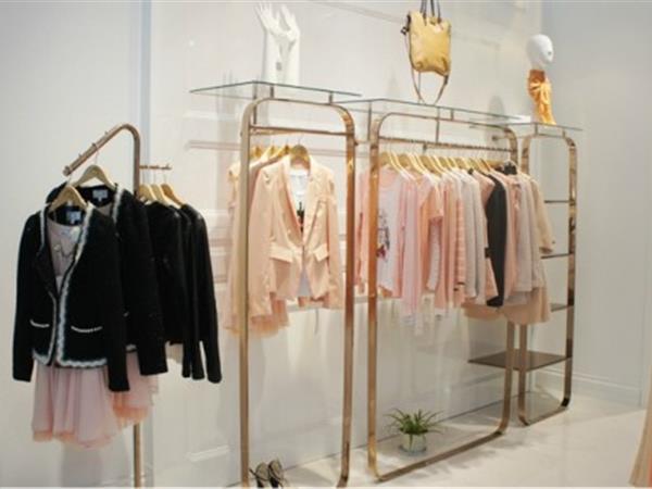 耶尼爾女裝店鋪展示