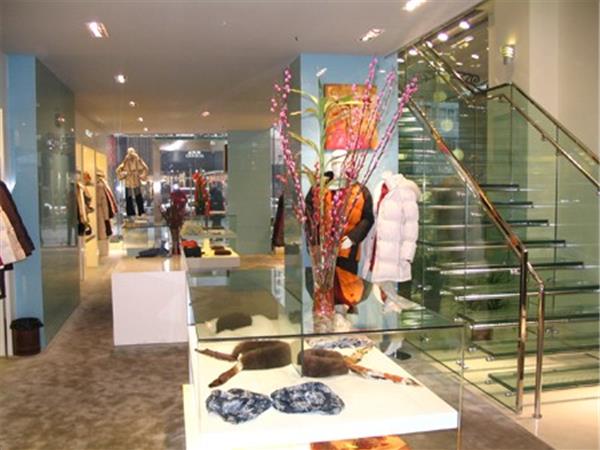 戈凌藍(lán)女裝店鋪展示