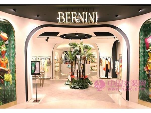贝尔尼尼女装店铺展示