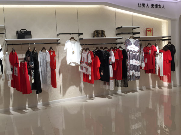 衣秀维妮女装店铺展示