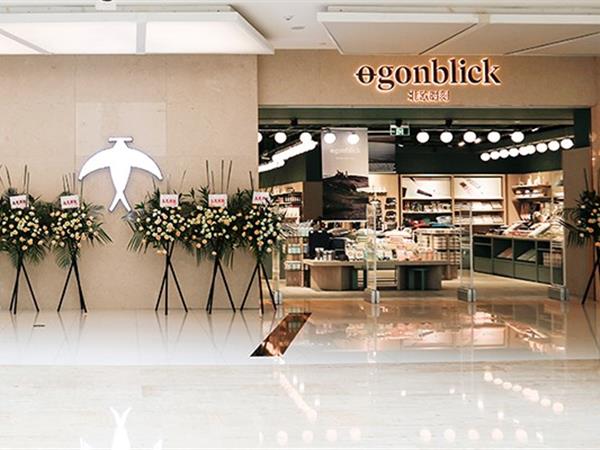 北欧时刻女装店铺展示