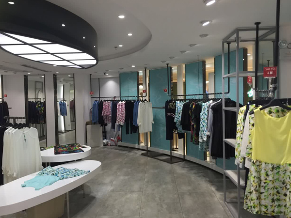 屿思女装店铺展示