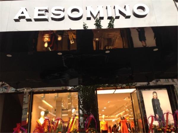 AESOMINO女装店铺展示