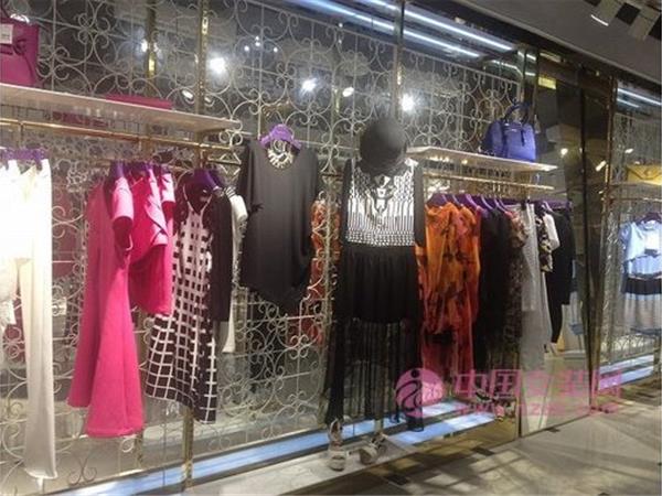 她之曲女裝店鋪展示