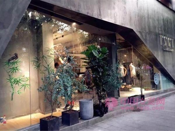 回甘女裝店鋪展示