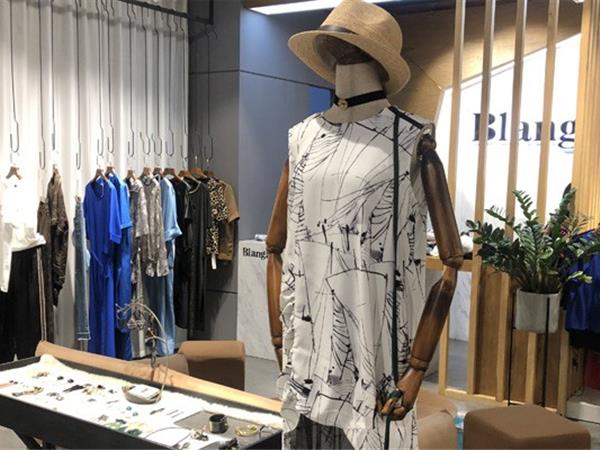 布蘭雅女裝店鋪展示