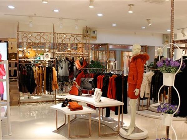 笑美花季女装店铺展示