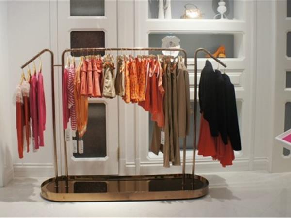 耶尼爾女裝店鋪展示