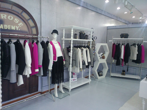 渝都国际女装店铺展示