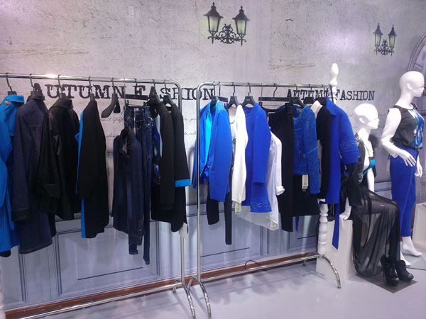 渝都国际女装店铺展示