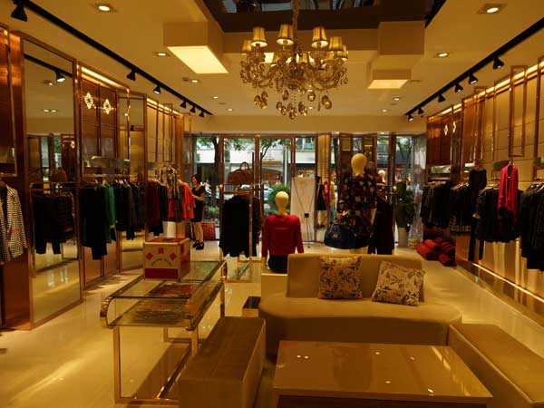凱麗格思女裝店鋪展示