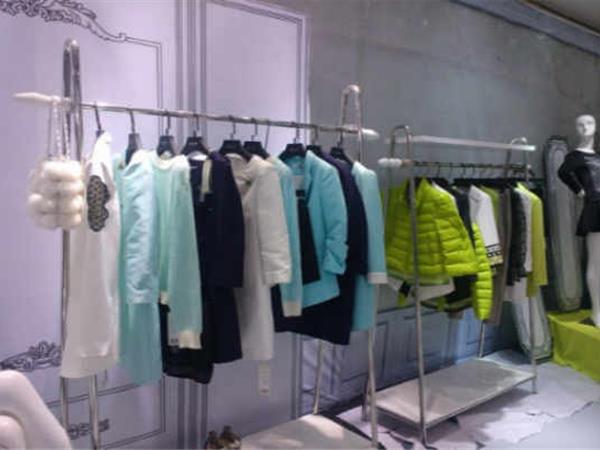 渝都国际女装店铺展示