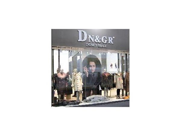 迪尼格瑞女装店铺展示