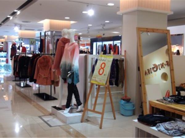 思妮維薩女裝店鋪展示