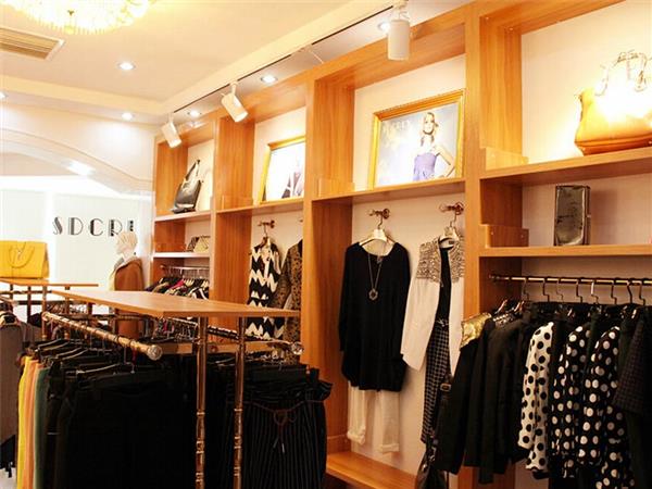 时代宠儿女装店铺展示