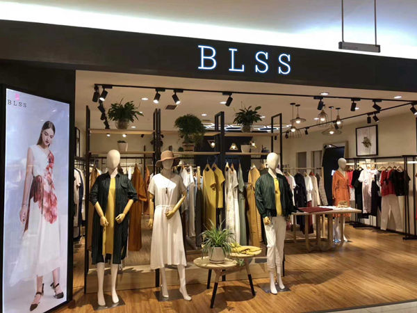 芝萃女装店铺展示
