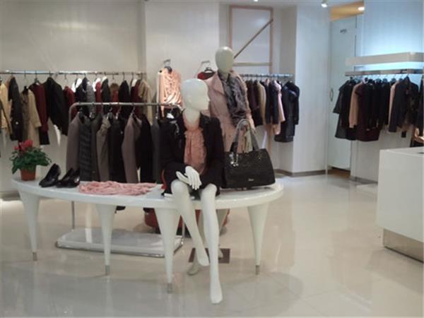 彌締拉女裝店鋪展示
