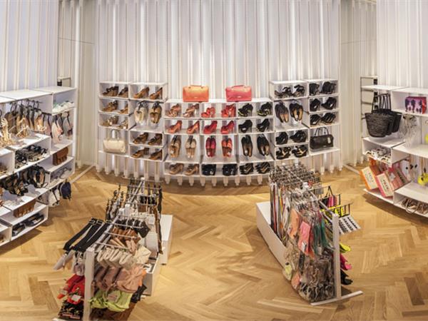 波丝可女装店铺展示