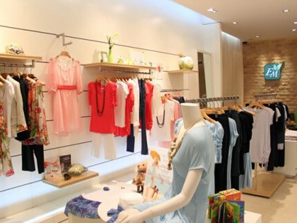行政媽咪女裝店鋪展示