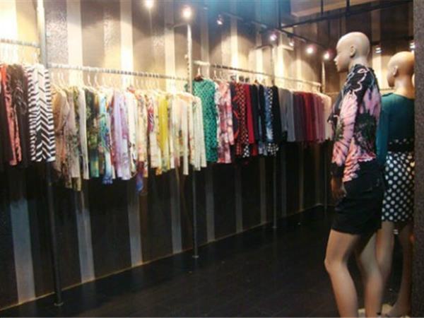 轩点女装店铺展示