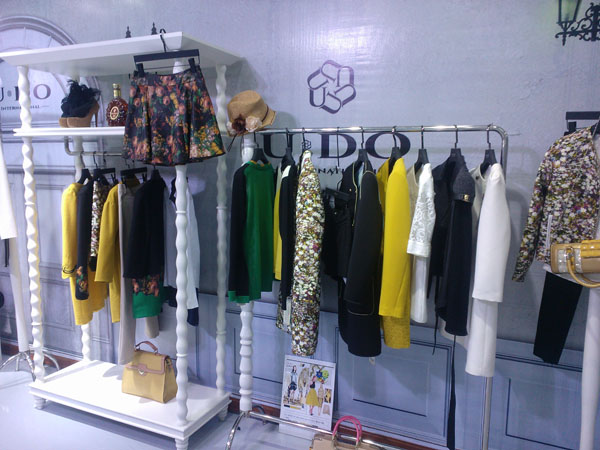 渝都国际女装店铺展示