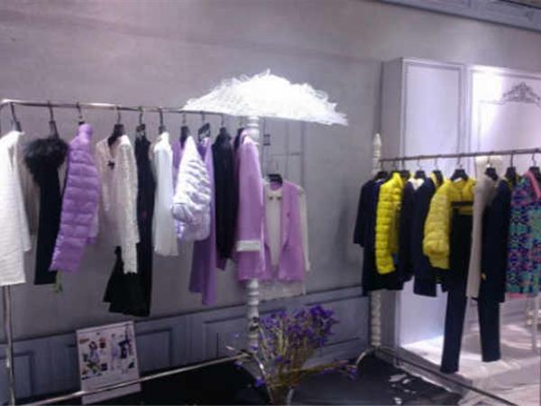 渝都国际女装店铺展示